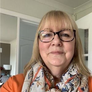 Meet your Posher, Edith